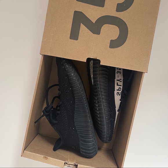 YEEZY BOOST 350 V2 “OREO” - Picture 14 of 16
